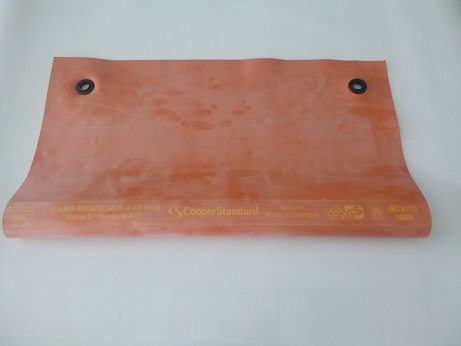 Isolier-Abdecktuch nach EN 61112 mit Kunststoffösen